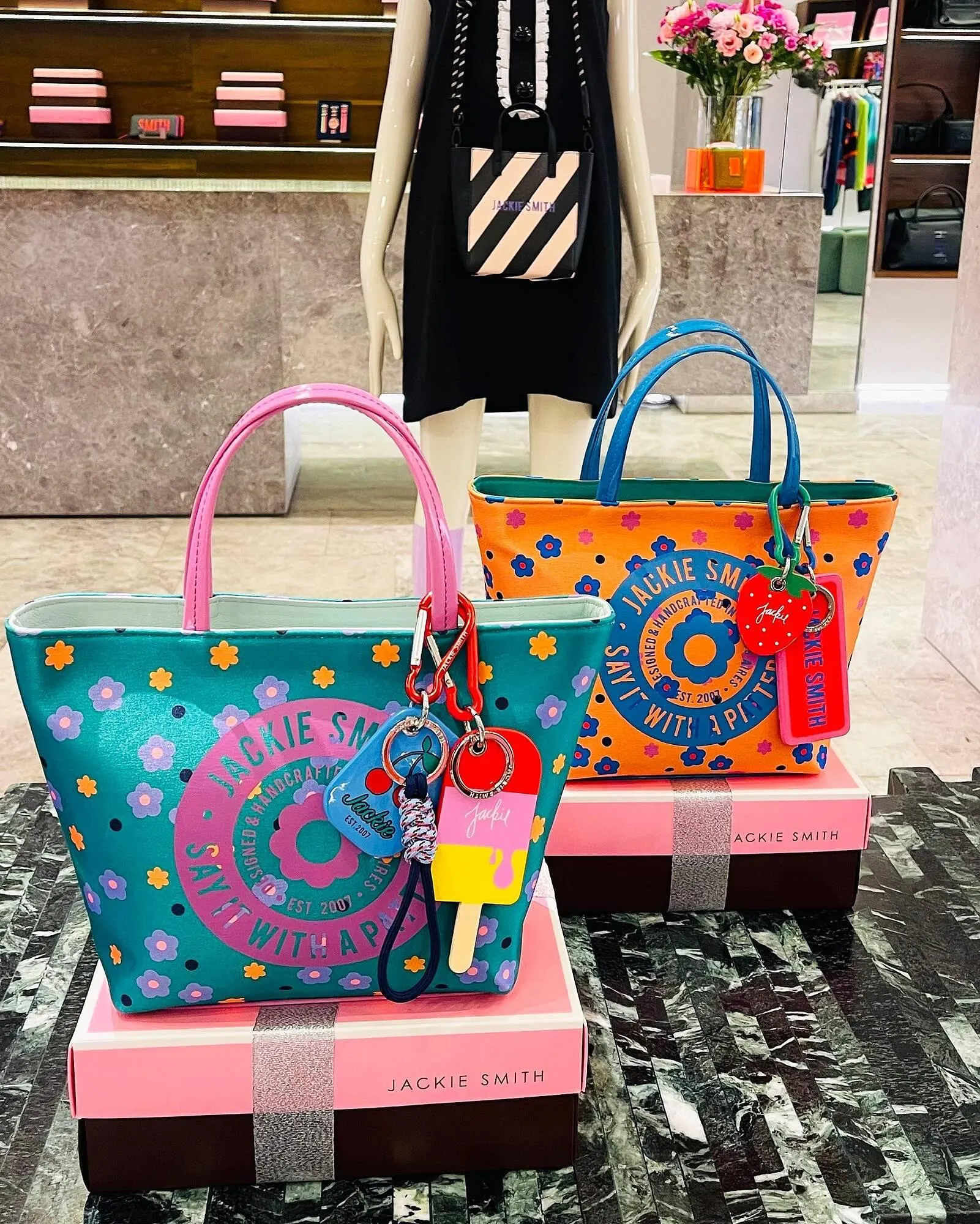 Ofertas de Catálogo Jackie Smith 8 de diciembre al 31 de diciembre 2025 - Página 1 del catálogo