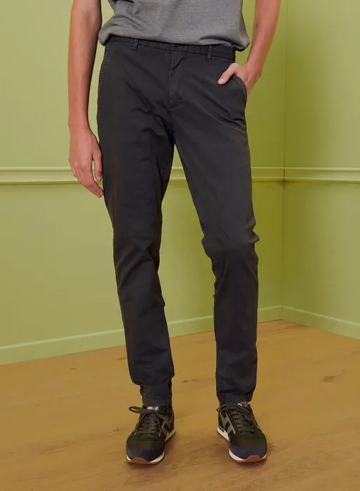 PANTALÓN CHINO LIVIANO