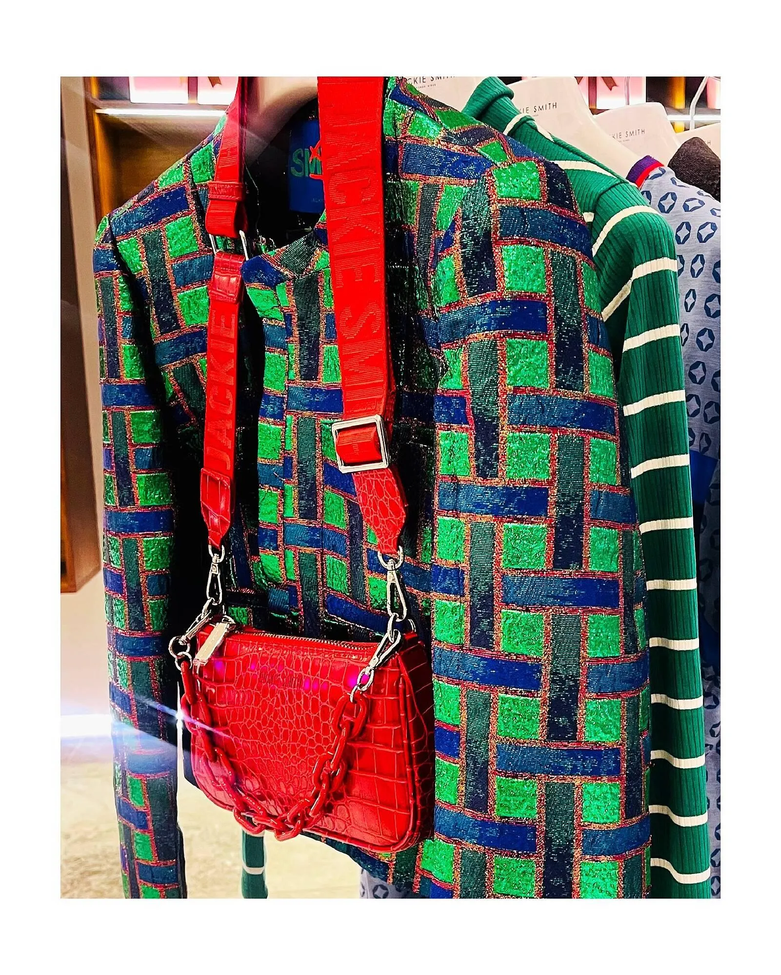 Ofertas de Catálogo Jackie Smith 27 de marzo al 31 de marzo 2025 - Página 4 del catálogo