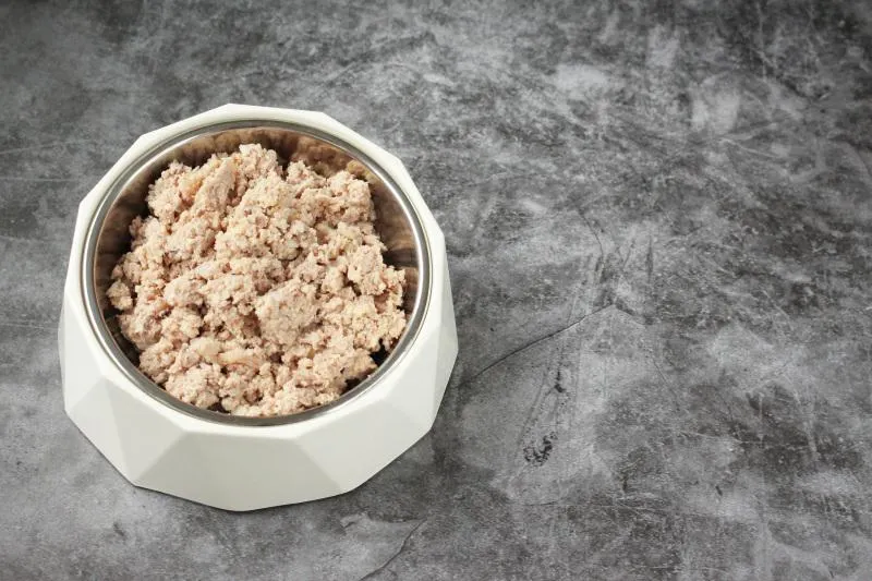 Hund Hühnerfleisch faschiert mit Reis gekocht