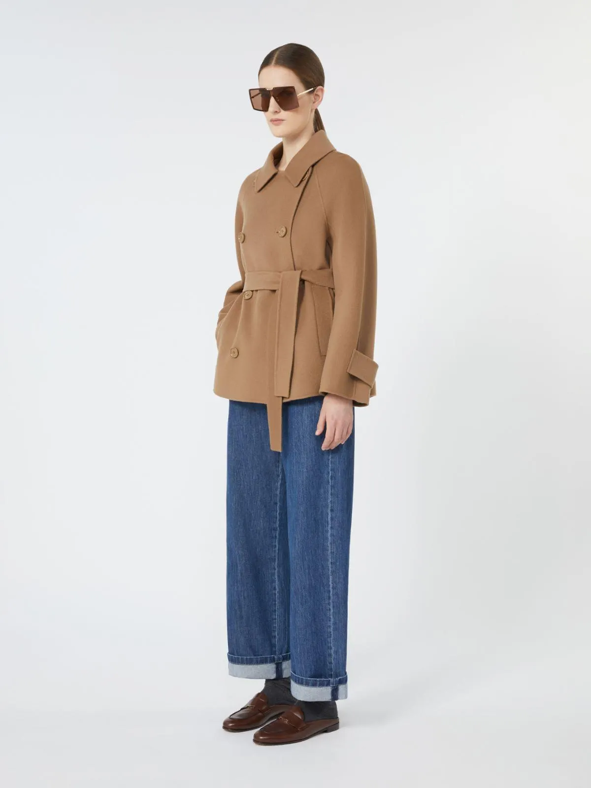 Kurzer Trenchcoat aus doppellagiger Wolle - Kamel