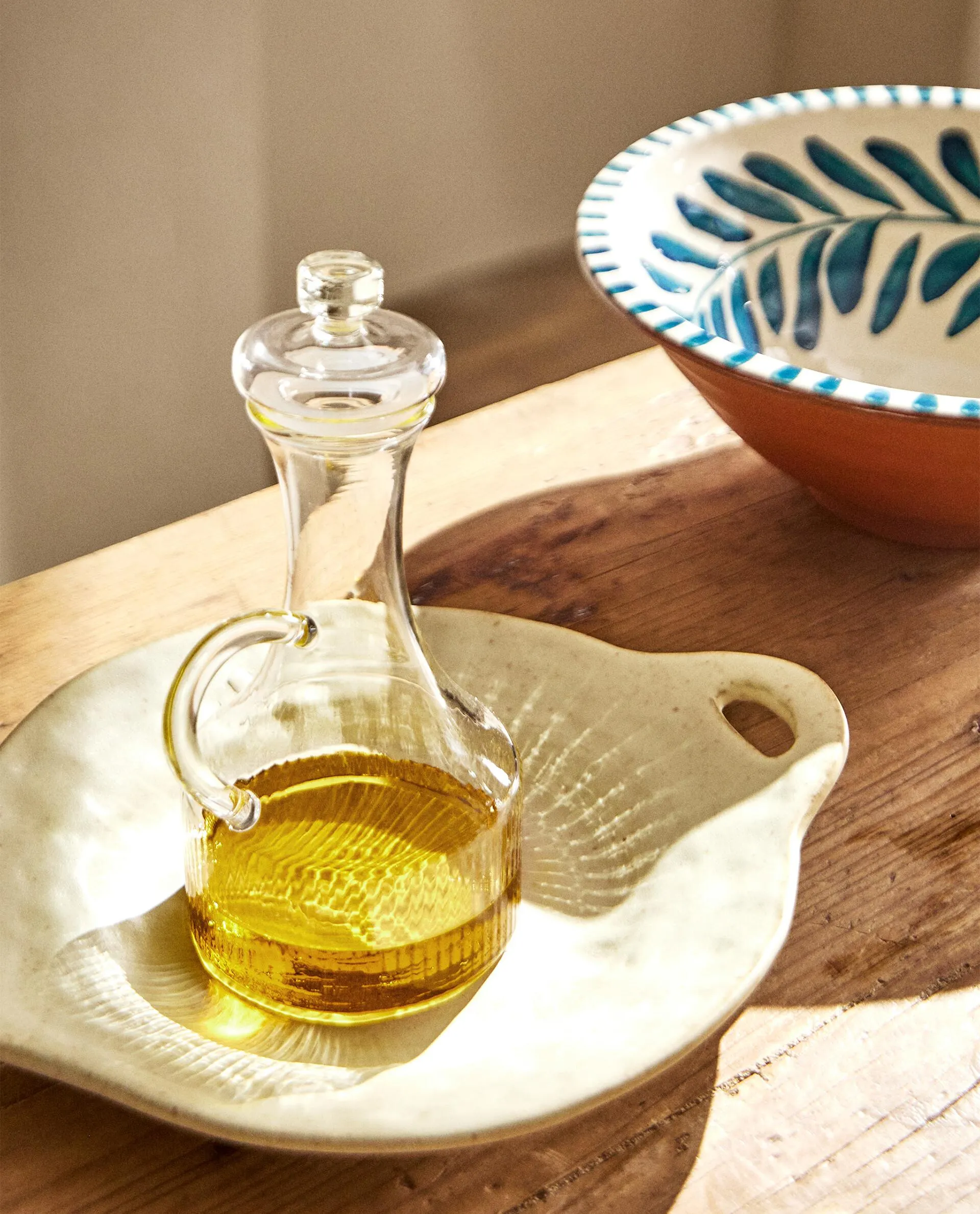 BOROSILICATE CRUET WITH RAISED DESIGN