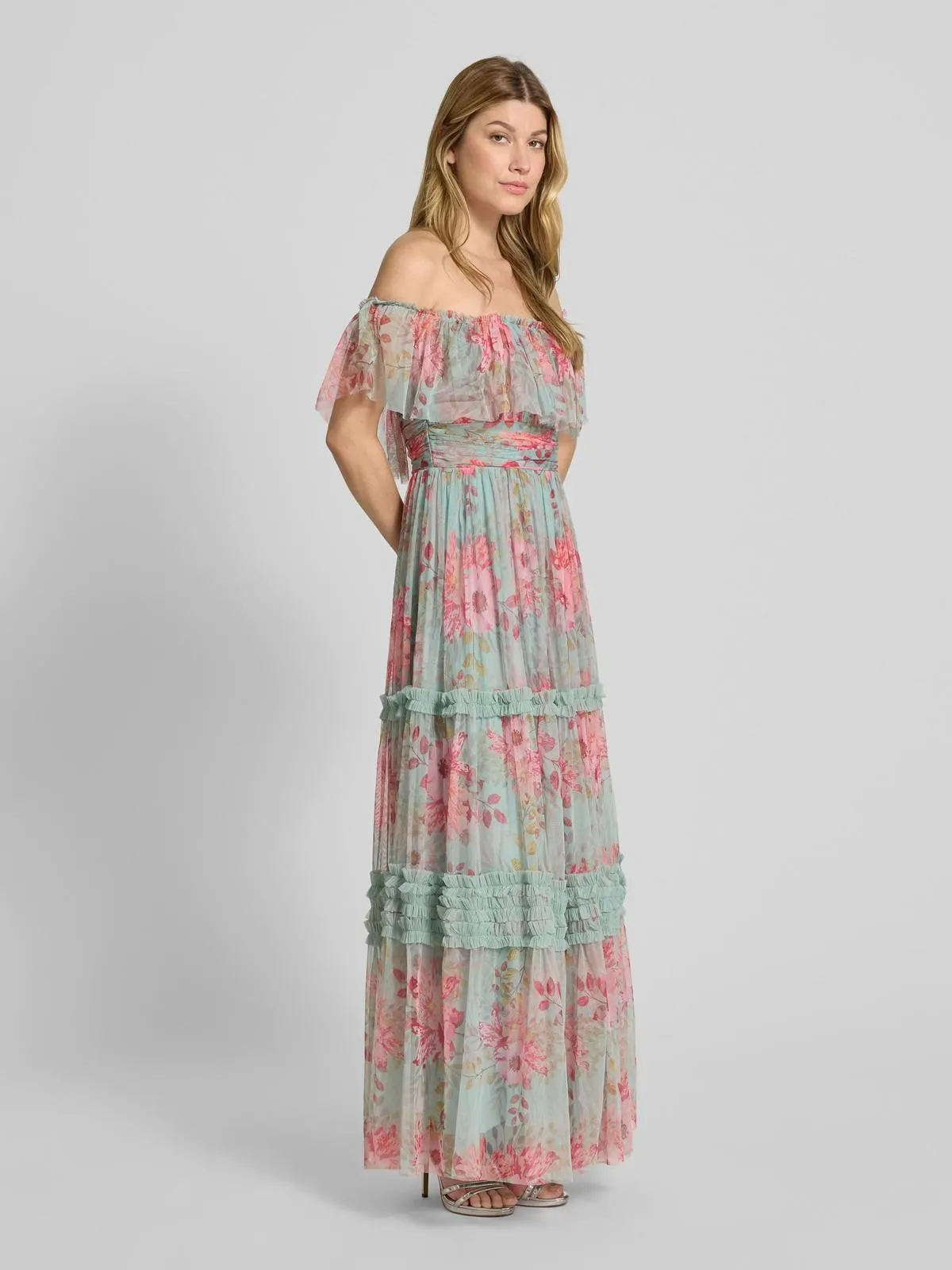 Abendkleid mit Karree-Ausschnitt in hellblau