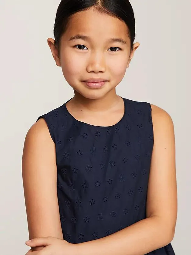TH Monogram ärmelloses Kleid mit Lochstickerei