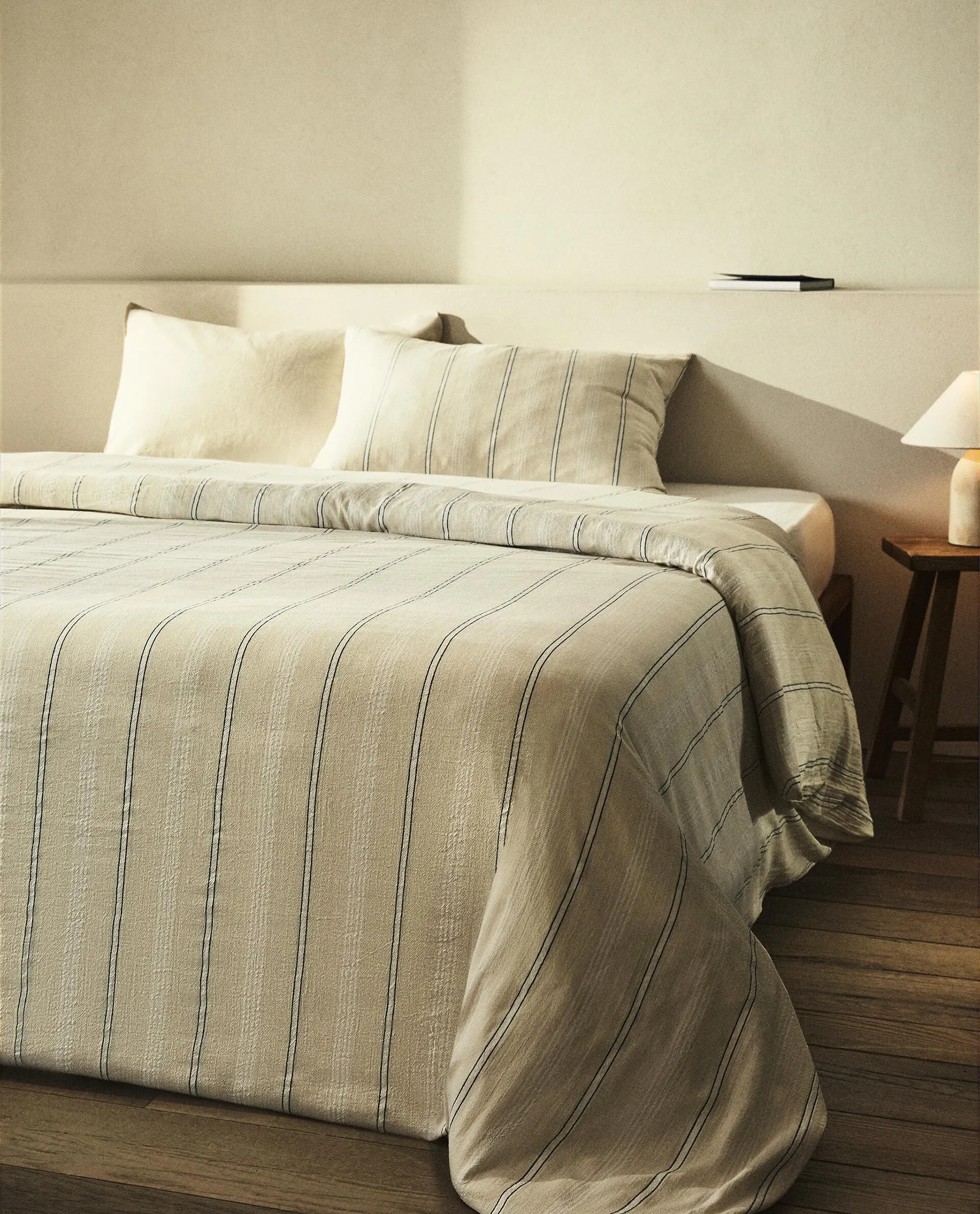 BETTBEZUG AUS BAUMWOLLE MIT STREIFEN