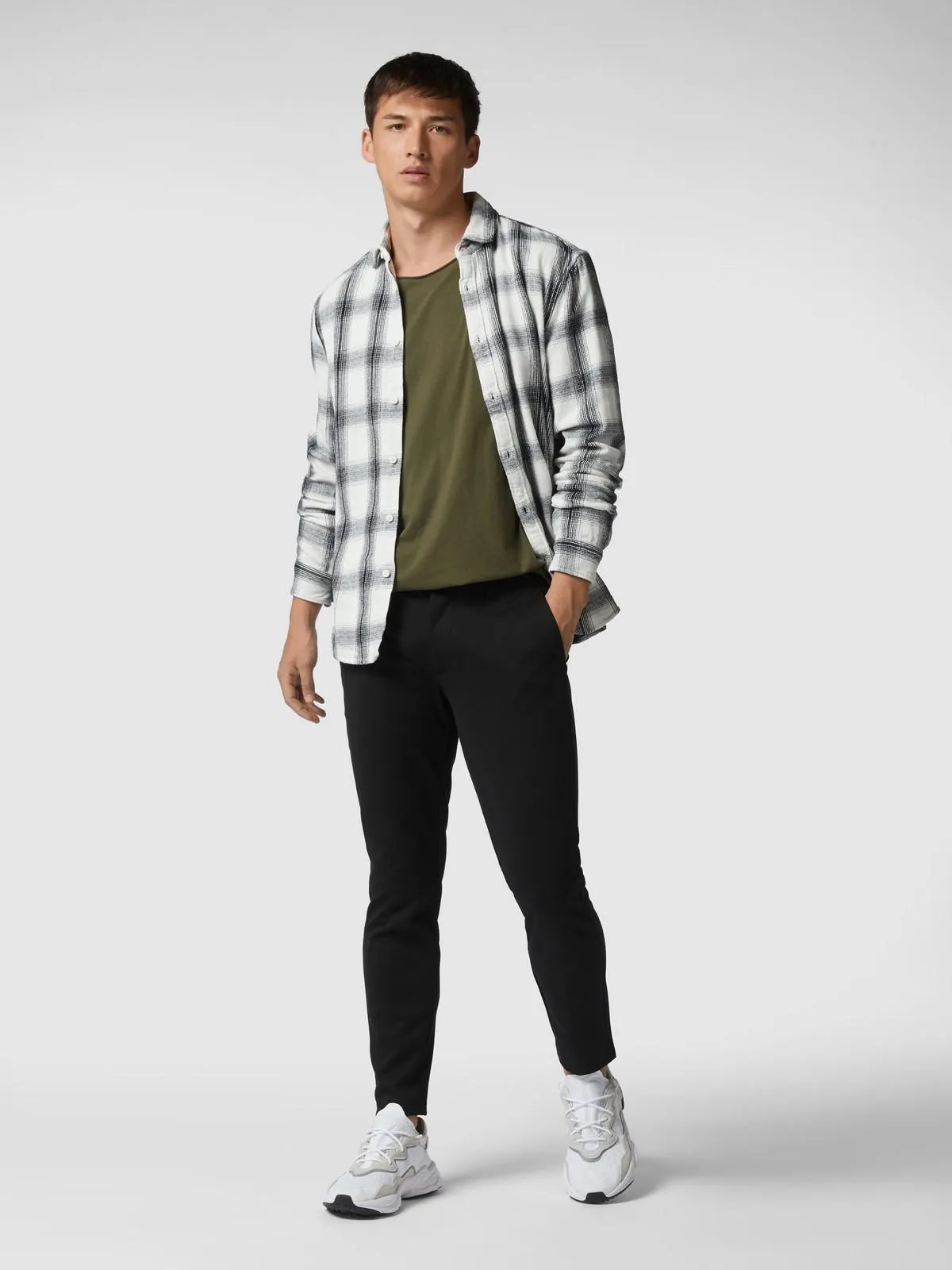 Slim Fit Stoffhose aus Viskose-Mix Modell 'MARK' in black