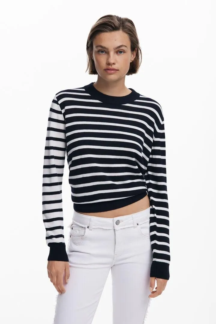 Pullover mit horizontalen Streifen