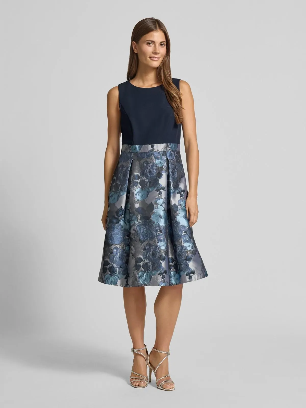 Knielanges Cocktailkleid mit Taillenpasse in marine melange