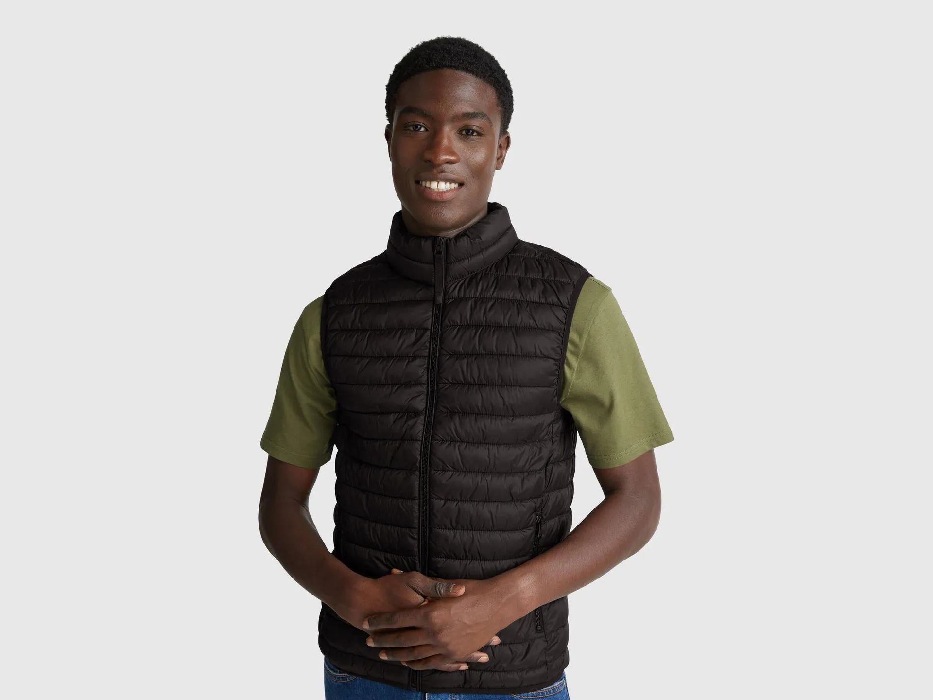 Gefütterte ärmellose Jacke mit normaler Passform