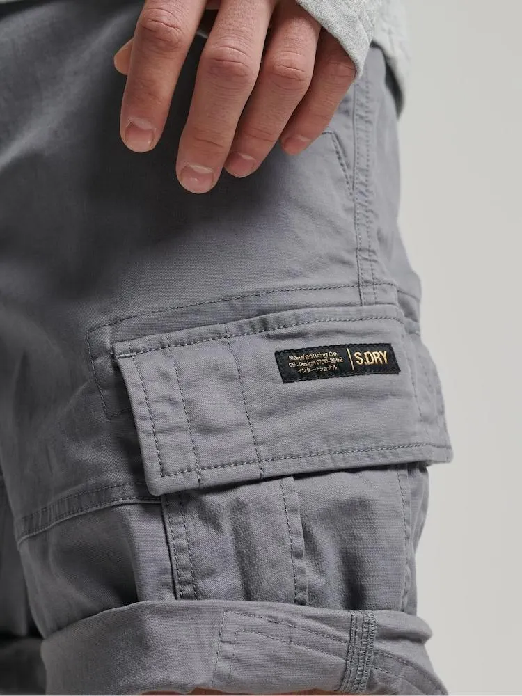 Grau - Superdry – Vintage – Cargo-Shorts mit Logo