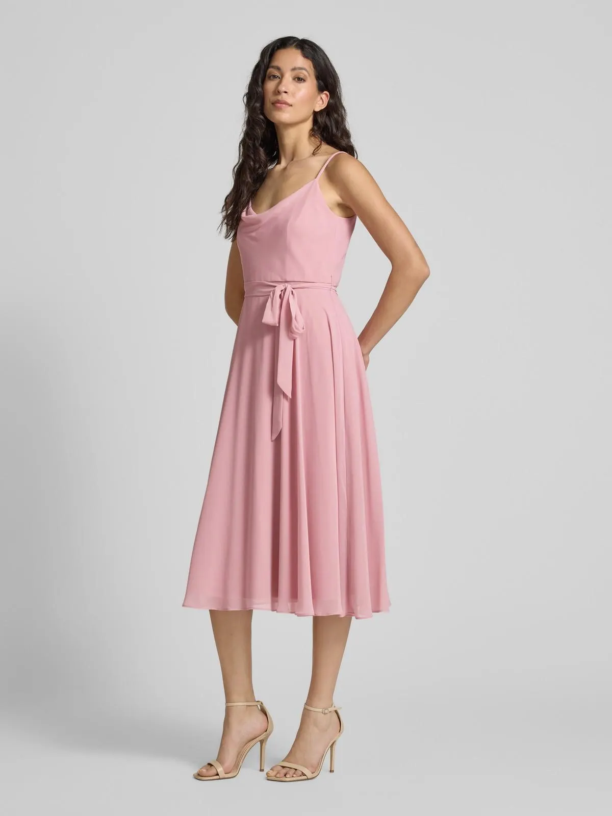 Knielanges Cocktailkleid mit Bindegürtel in rosa