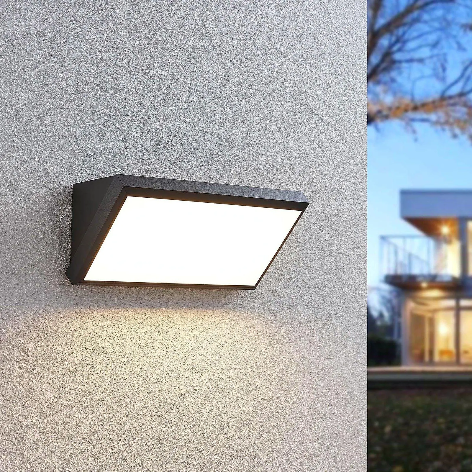 Lindby LED-Außenwandleuchte Abby, Sensor, IP65, dunkelgrau
