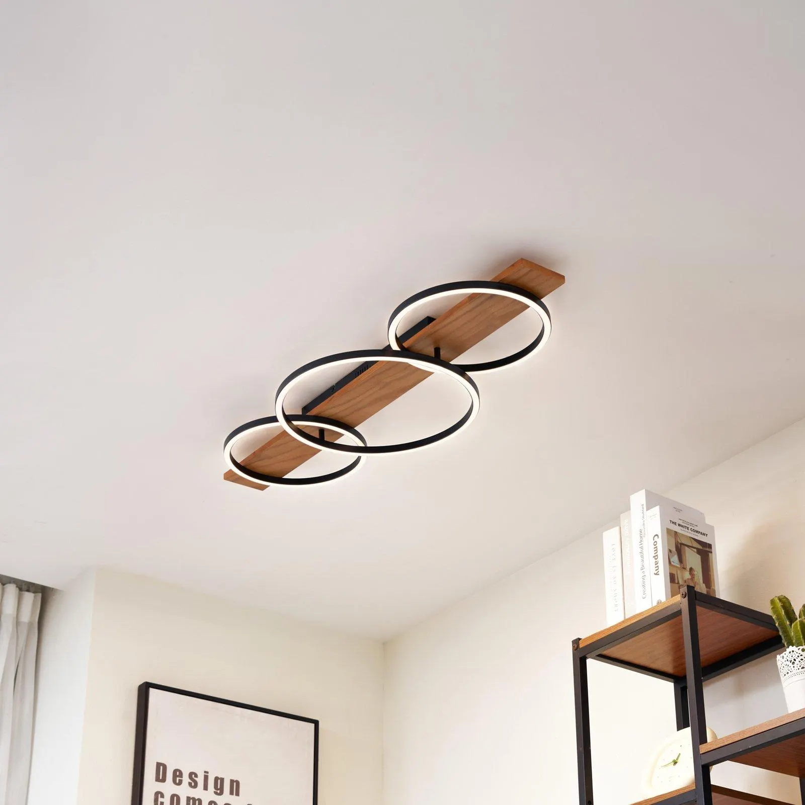 Lindby LED-Deckenlampe Galad, schwarz, Holz, 3-flg., 98 cm