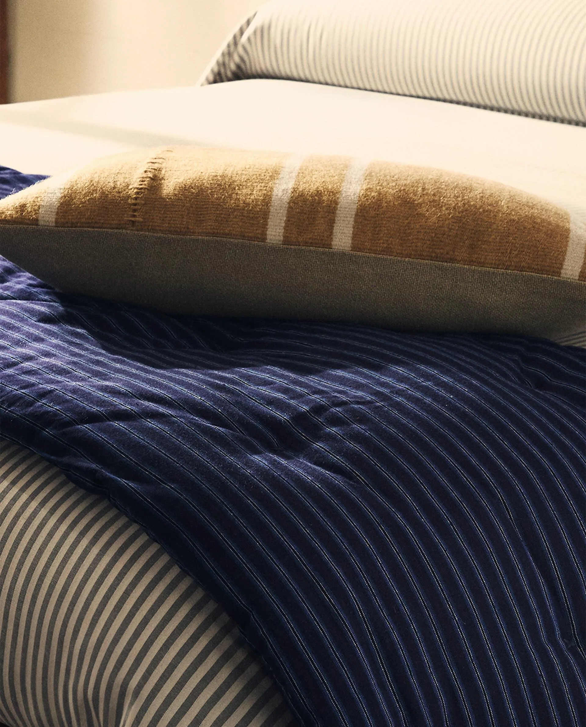 BETTBEZUG MIT ENGEN STREIFEN