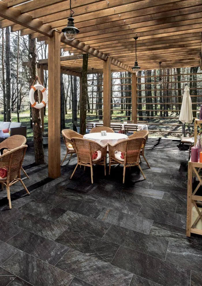 Fliesen 2024 von 5. Juni bis 31. Dezember 2024 - Flugblätt seite 170