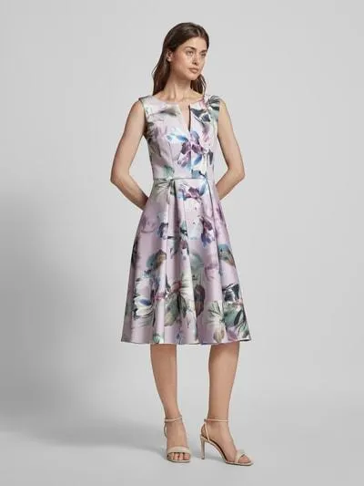 Cocktailkleid mit gelegten Falten in pink