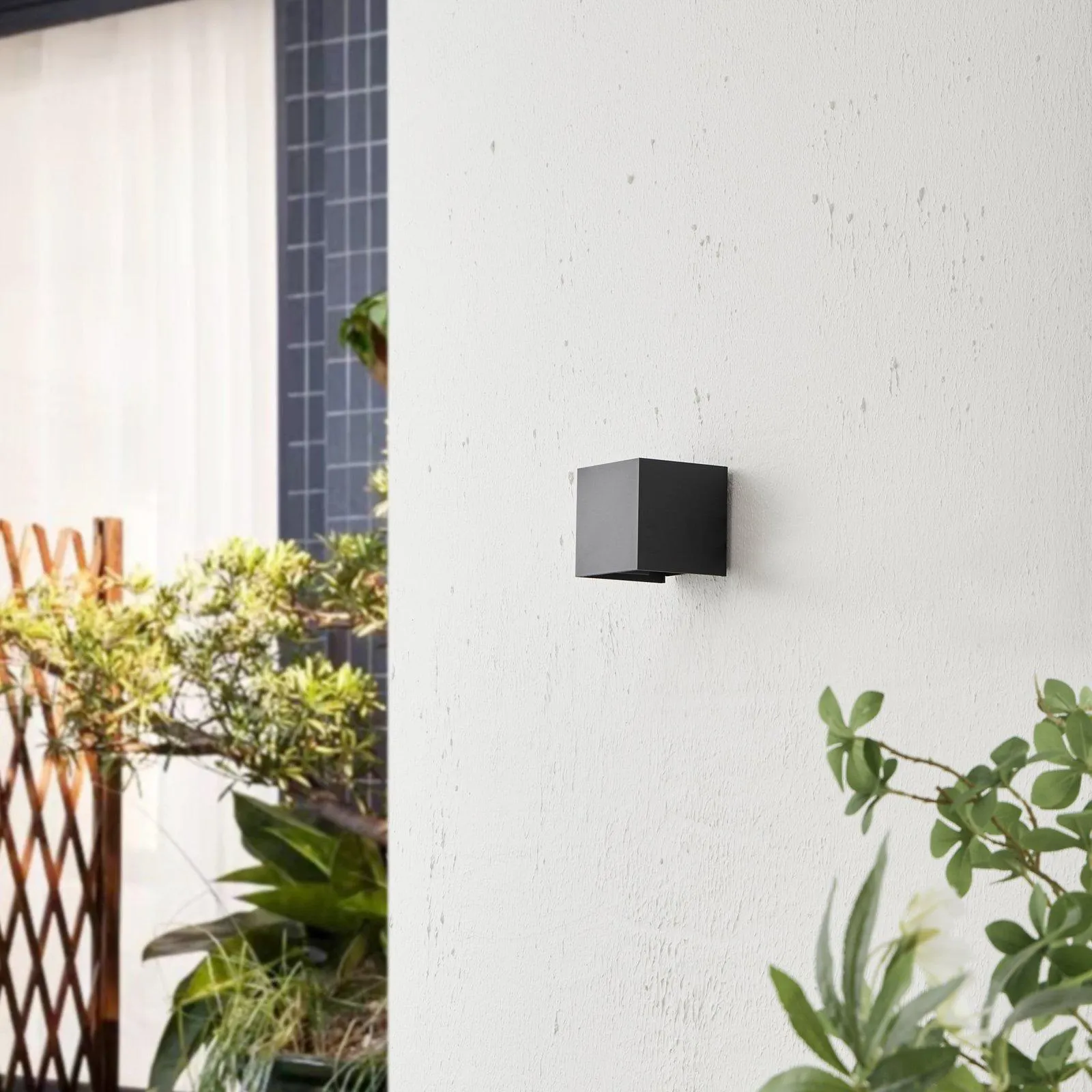 Lindby Nivar LED-Außenwandlampe eckig schwarz