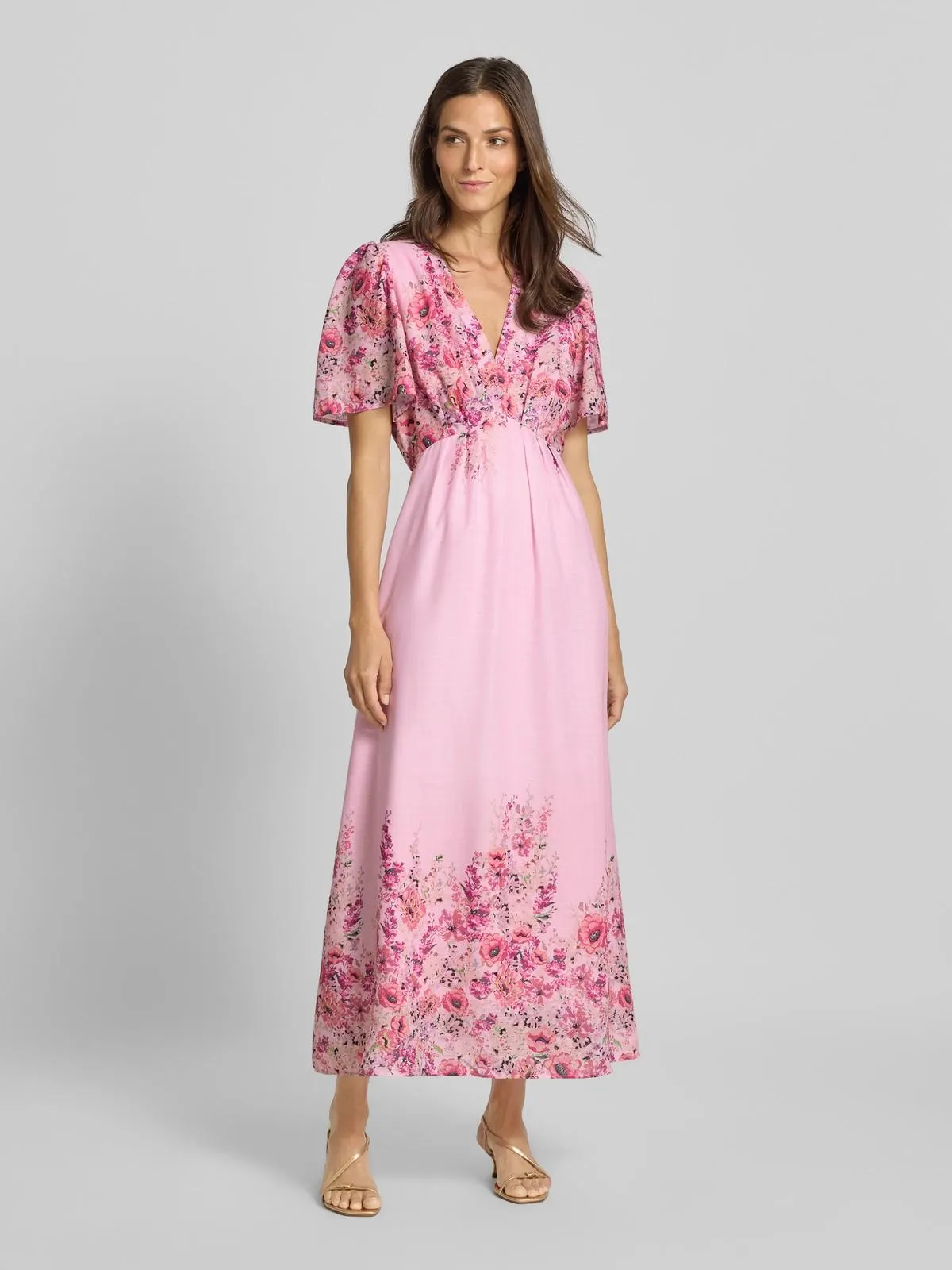 Maxikleid mit V-Ausschnitt Modell 'Serna' in rosa