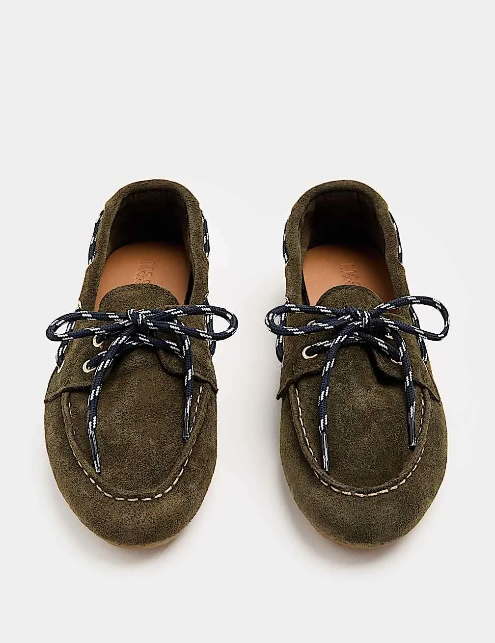 Bootsschuhe aus Wildleder mit kontrastierender Spitze