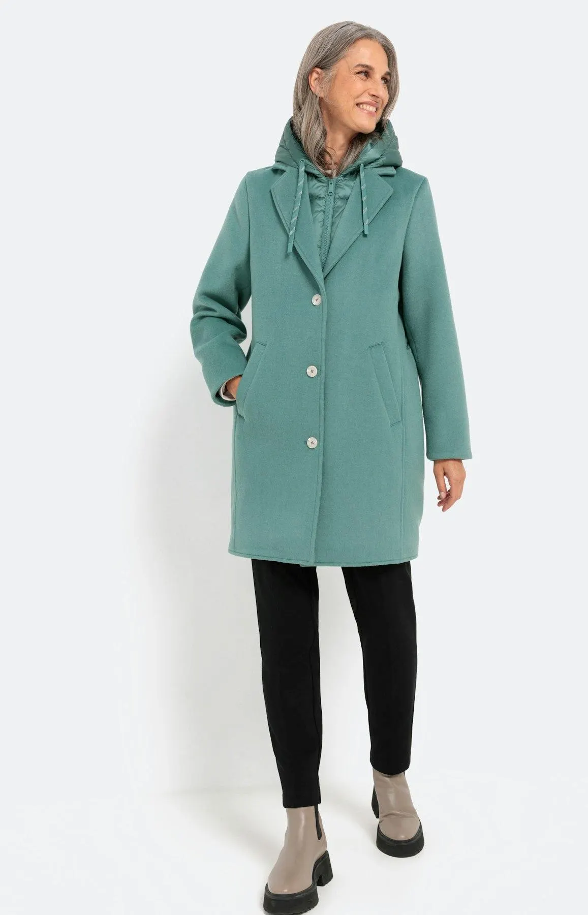 Mantel im Material-Mix