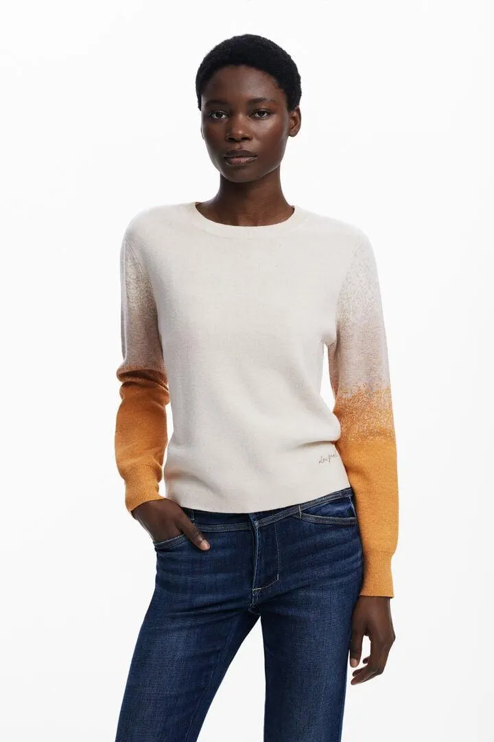 Feiner Pullover mit langen Ärmeln und Rundhalsausschnitt, Farbverlauf und gesticktem Logo-Detail.