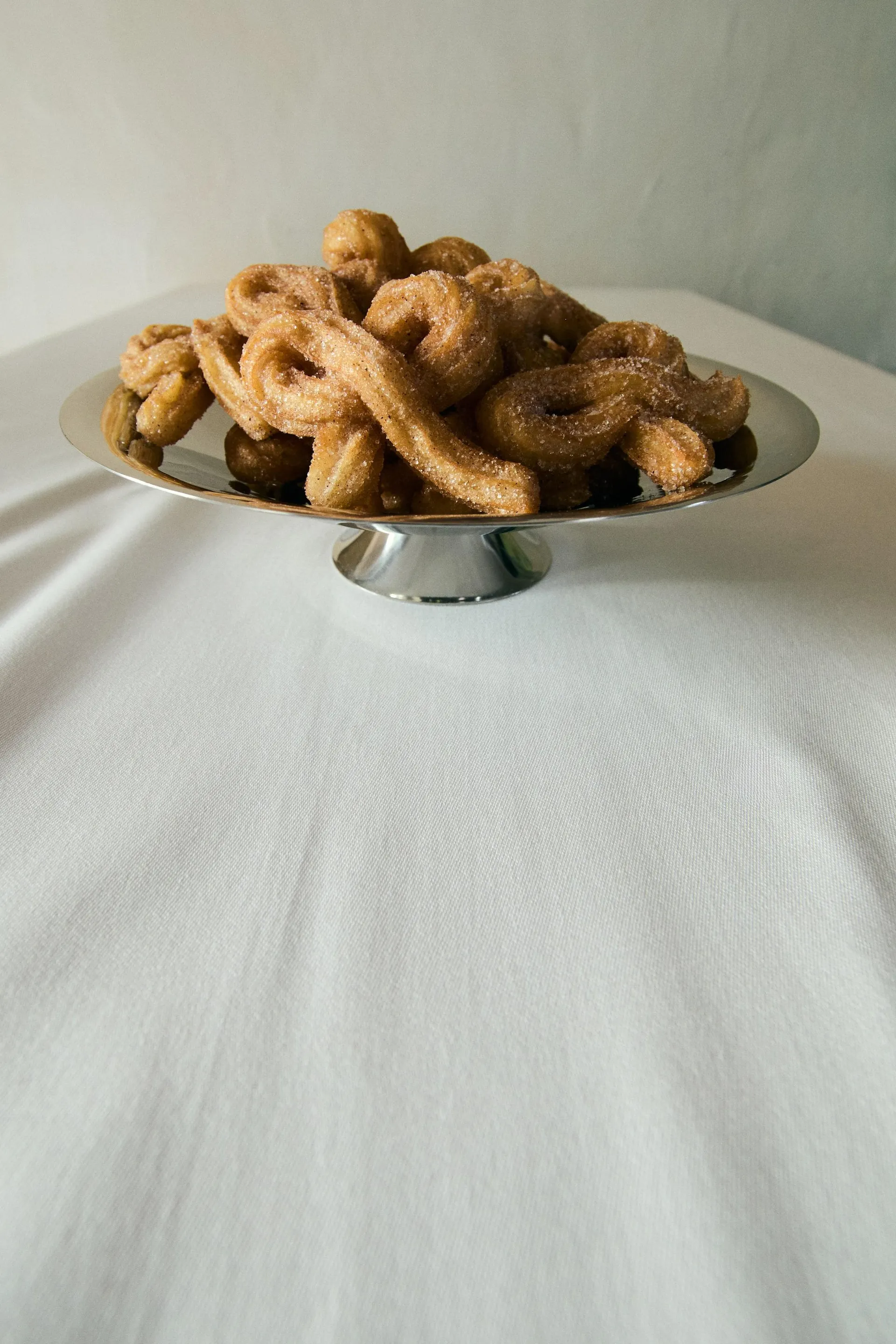 Schale aus Edelstahl mit Fuß