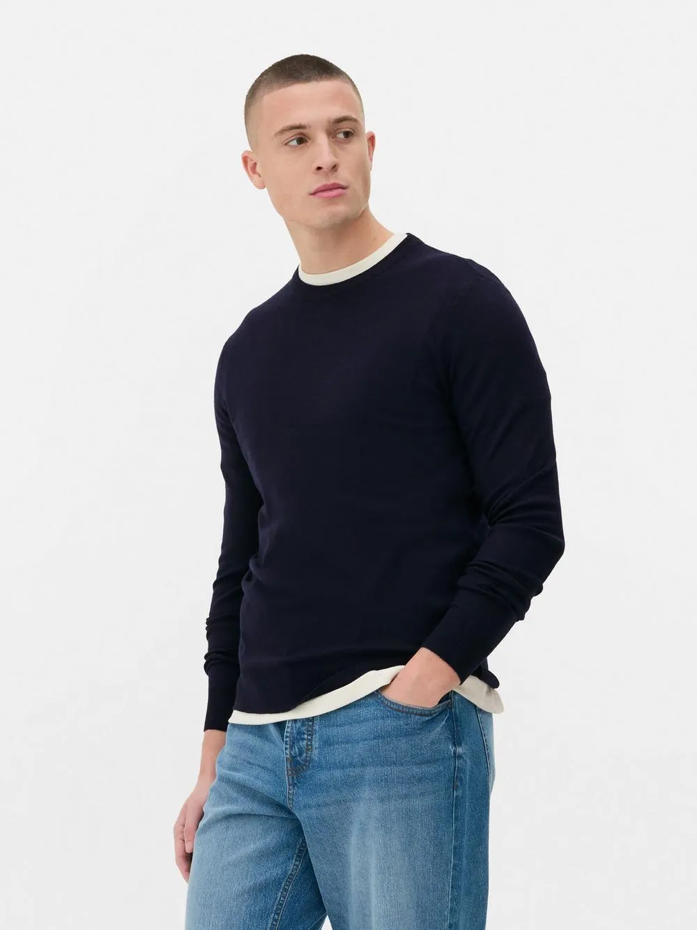 Feinstrickpullover mit Rundhalsausschnitt