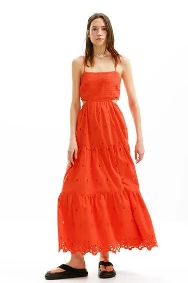 Langes Kleid Stickereien Cut-outs