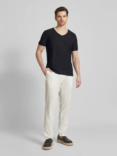 T-Shirt mit V-Ausschnitt in black