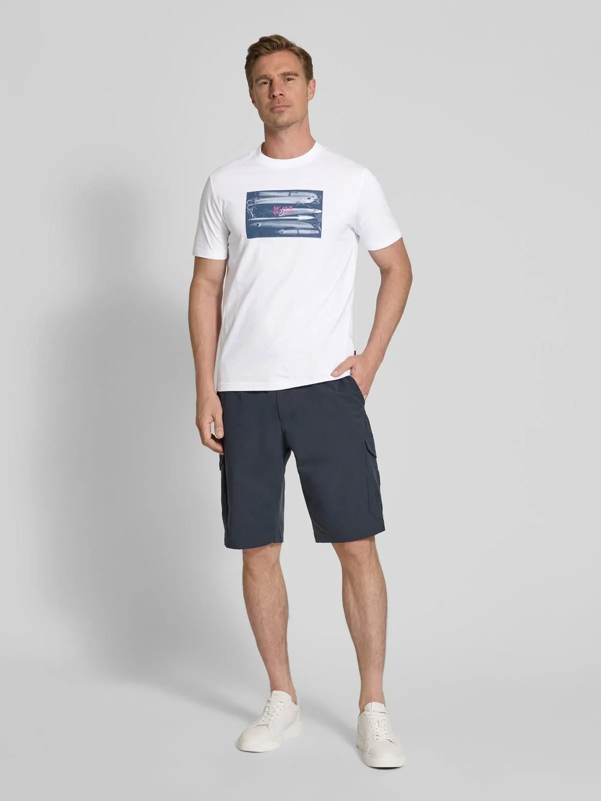 T-Shirt mit Motiv- und Label-Print Modell 'Dune' in weiss