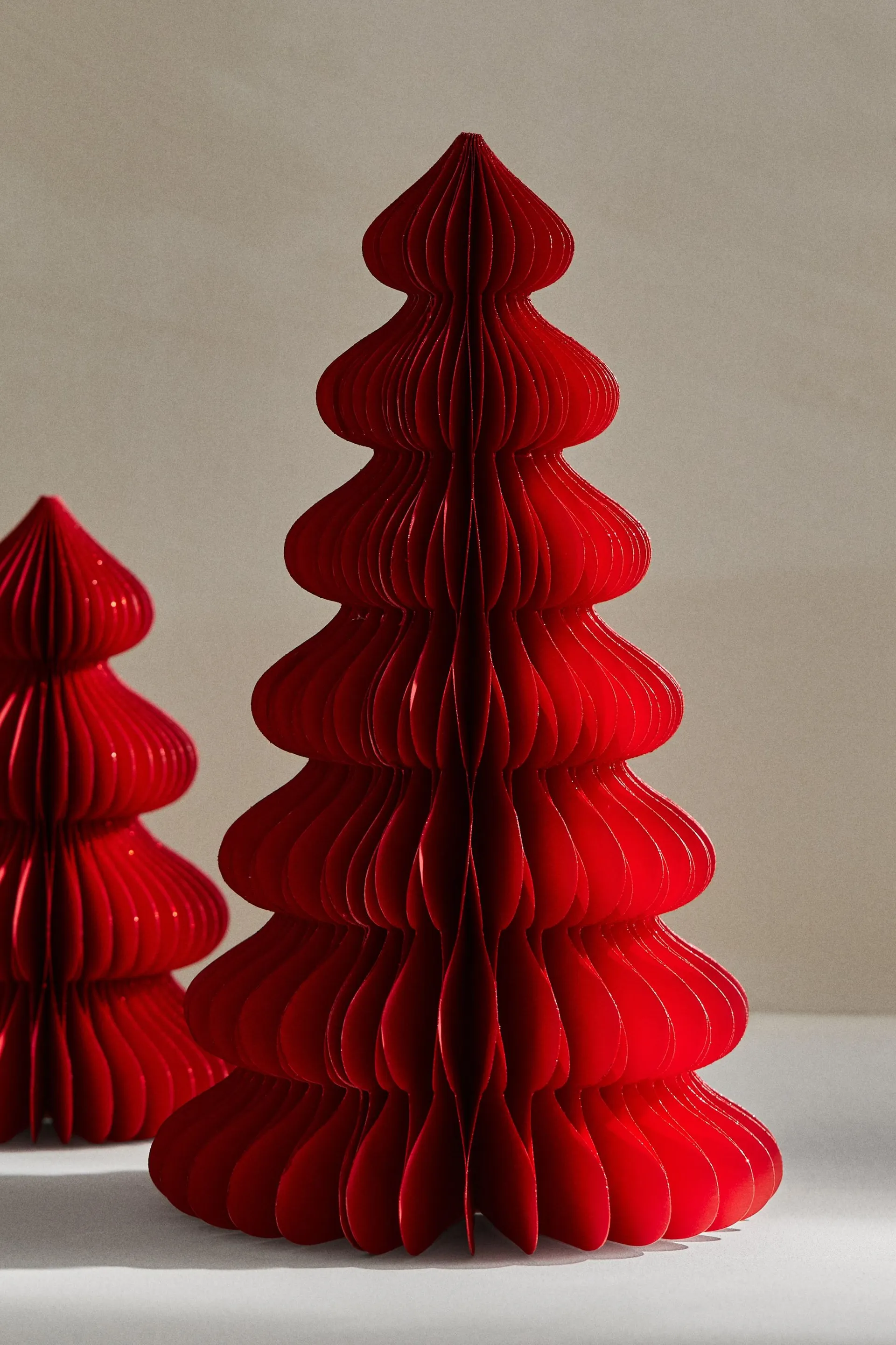 Große Tannenbaumdeko aus Papier