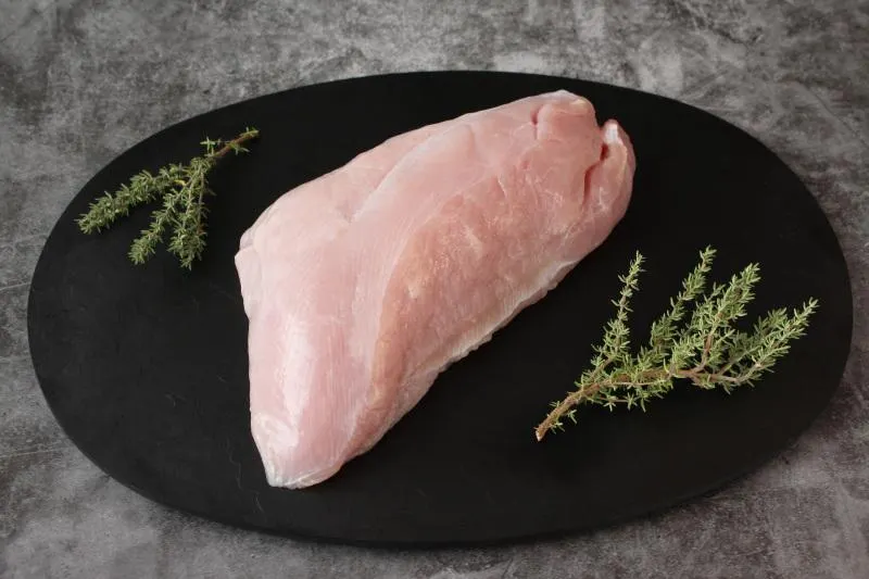 Putenbrust im Ganzen "klein"