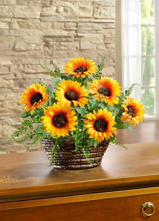 Sonnenblumen-Gesteck in Weidenkorb