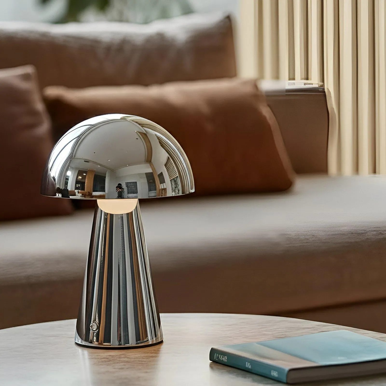 Lindby LED-Akkutischlampe Nevijo, chrom, Ø20cm, USB, Dimmer