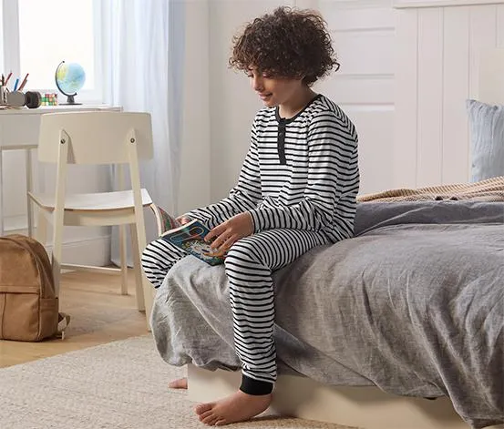 Kinder-Pyjama, schwarz-weiß gestreift