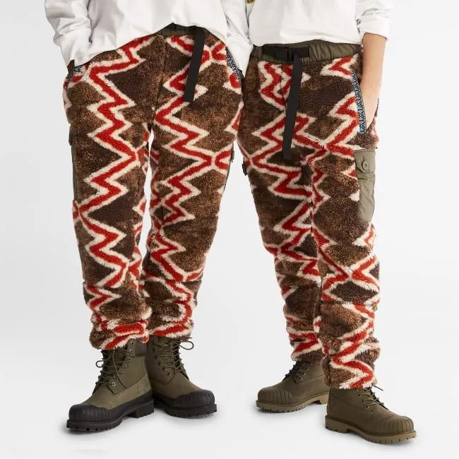 Bee Line x Timberland® Fleecehose in Rot