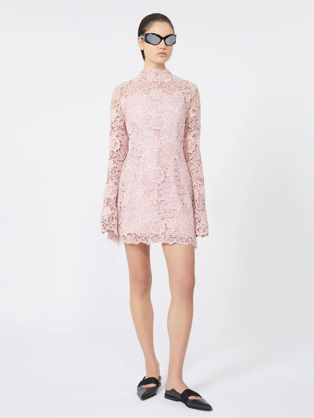 Kurzes Kleid mit Makramee-Blumenmuster - Rosa