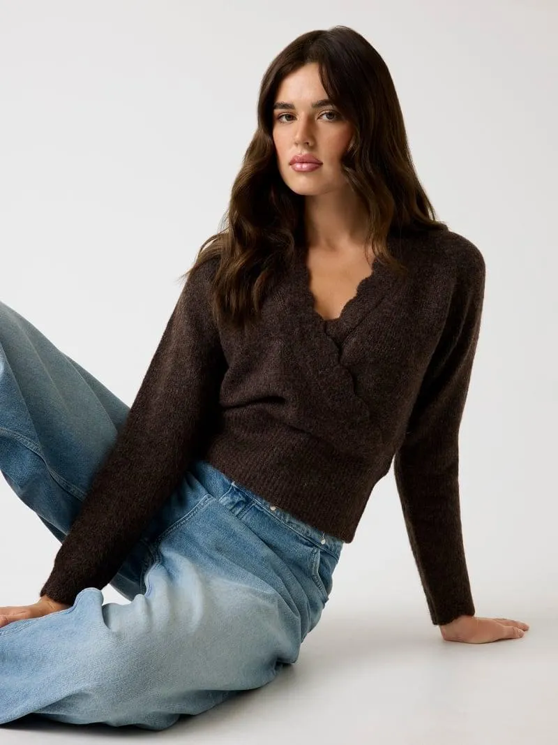 Kurzer Pullover Häkelborte