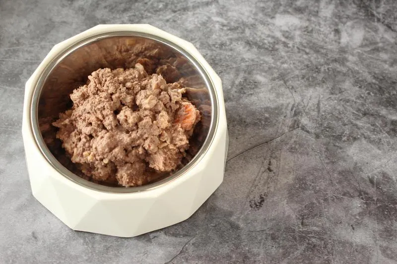 Hund Rinder Leber geschnitten mit Reis & Gemüse gekocht