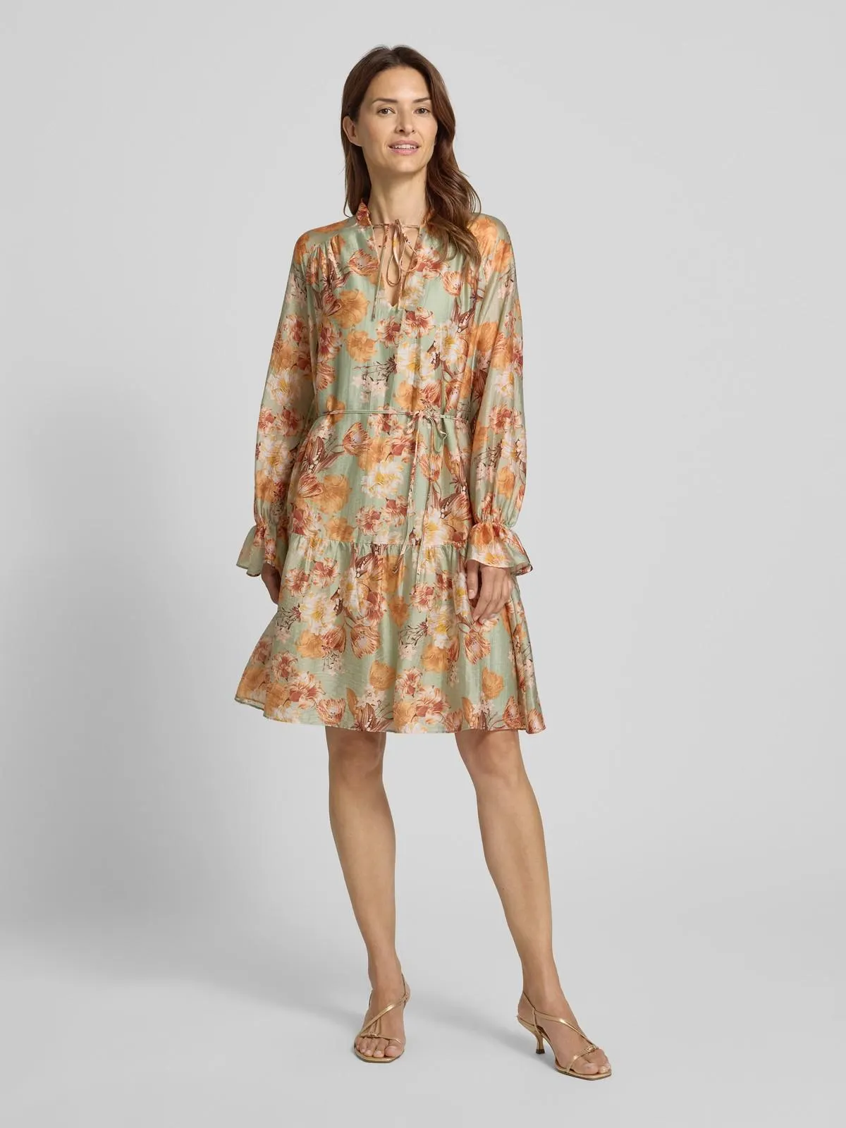 Knielanges Cocktailkleid mit Bindegürtel in lind melange