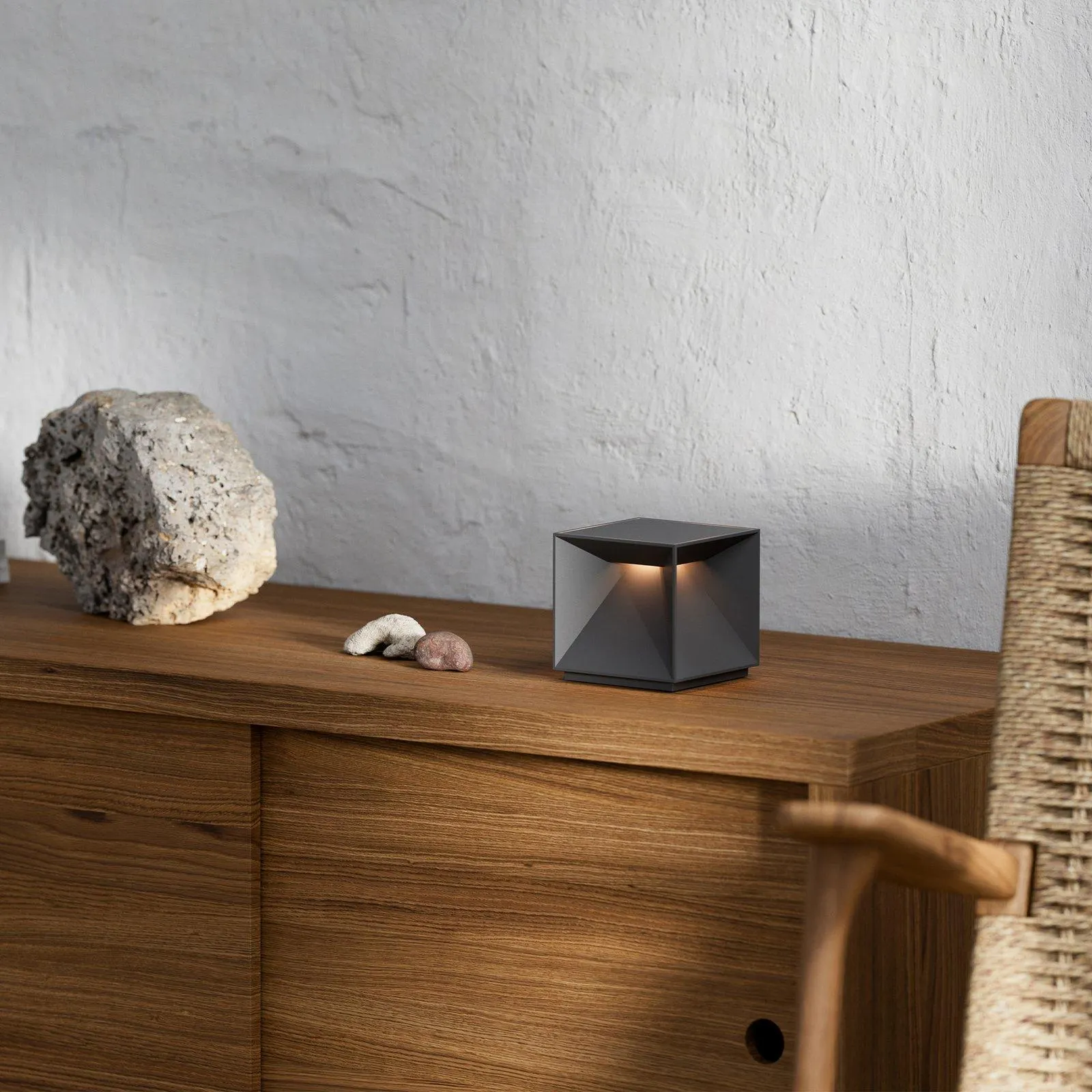 LED-Akku-Tischleuchte Nutalis, graphitgrau, IP54, dimmbar