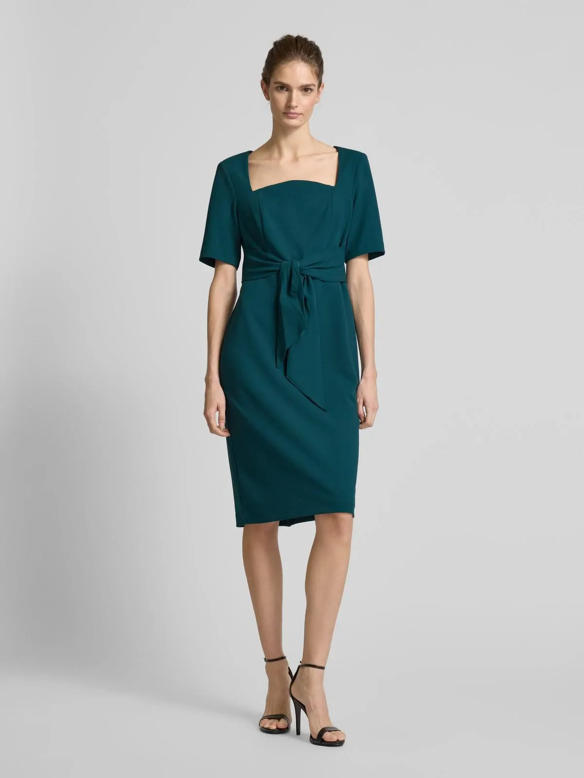 Knielanges Cocktailkleid mit Bindegürtel in dunkelgruen