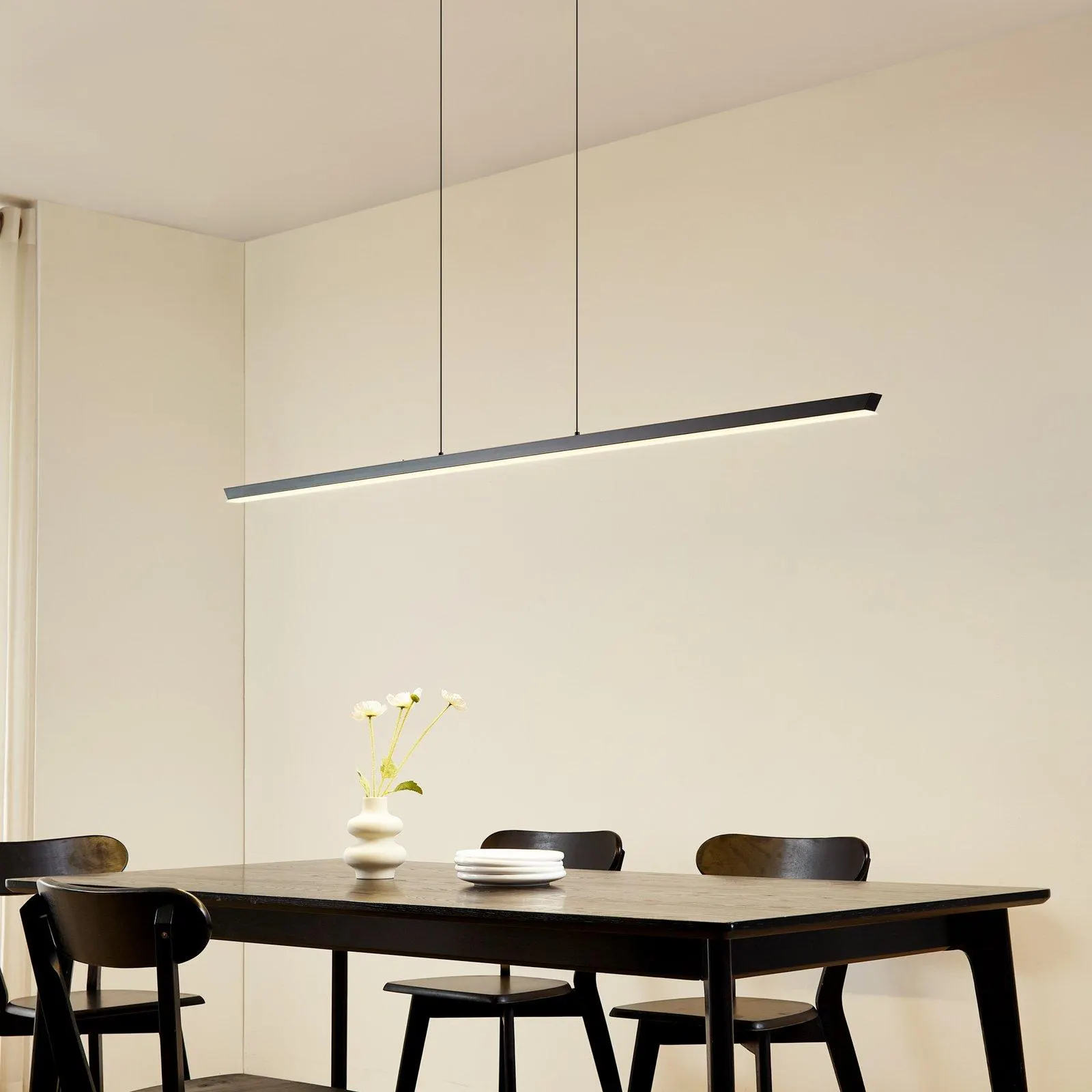 Lucande LED-Hängelampe Solvar, 158 cm, schwarz, CCT, dimmbar