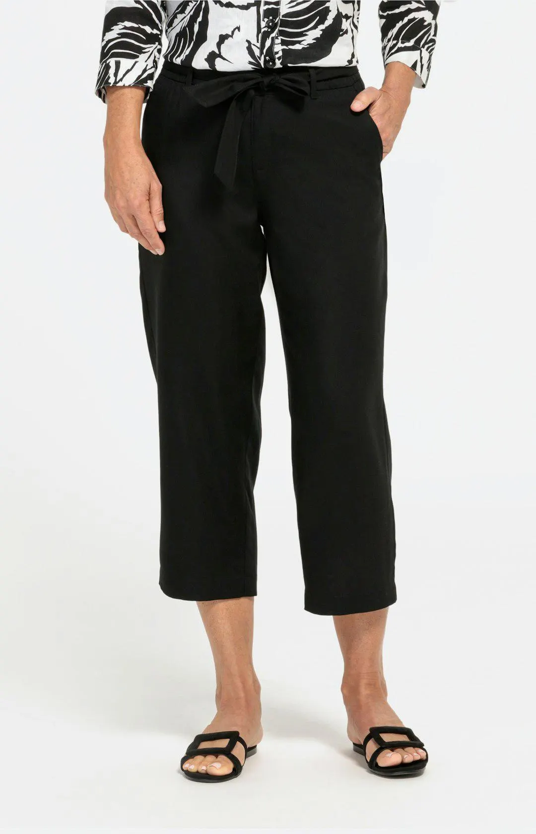 Einfarbige Culotte mit Bindegürtel