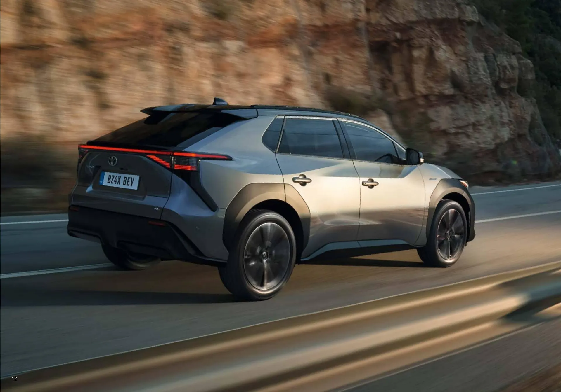 Toyota bZ4X Flugblatt von 11. Juli bis 9. Jänner 2025 - Flugblätt seite  12