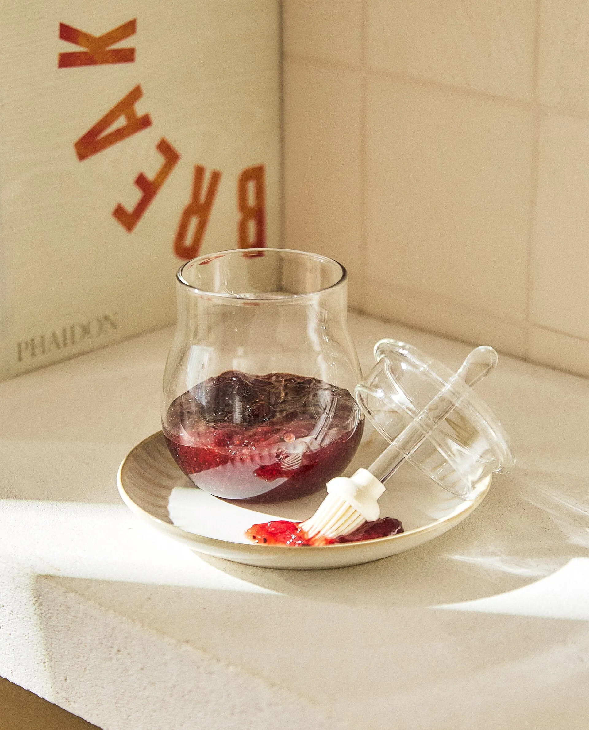 BOROSILICATE JAR WITH BRUSH