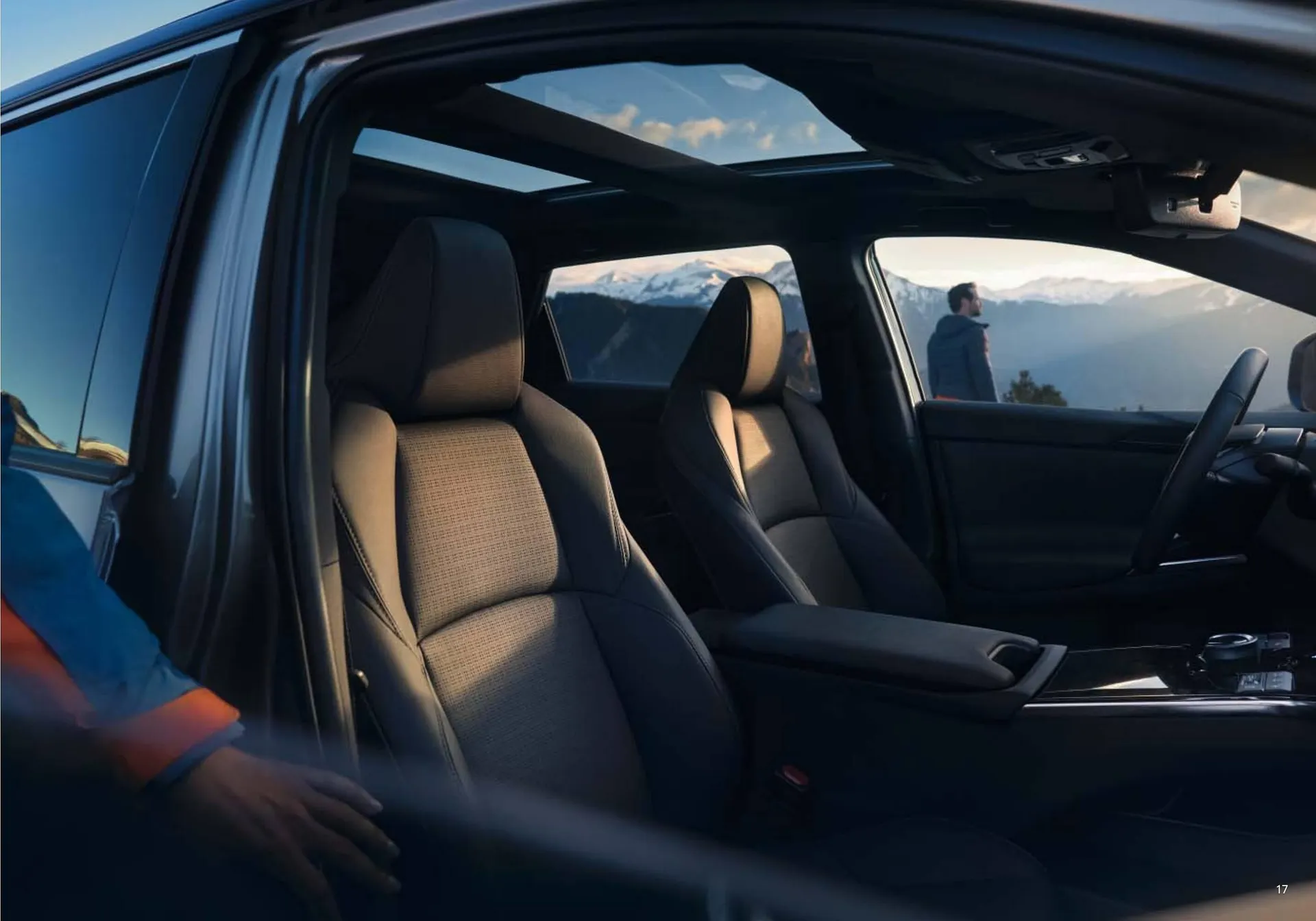 Toyota bZ4X Flugblatt von 11. Juli bis 9. Jänner 2025 - Flugblätt seite  17