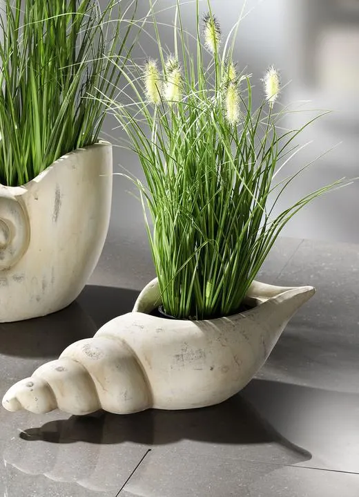 Grasbusch aus Kunstmaterial in Muschel