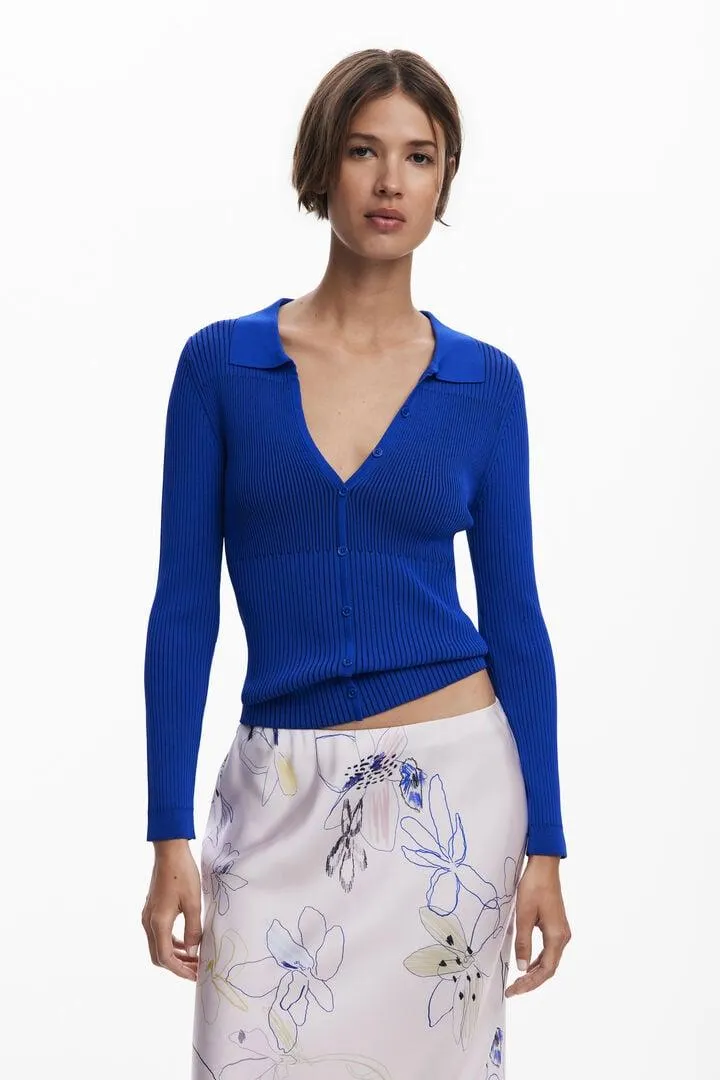 Feiner Pullover mit Knöpfen