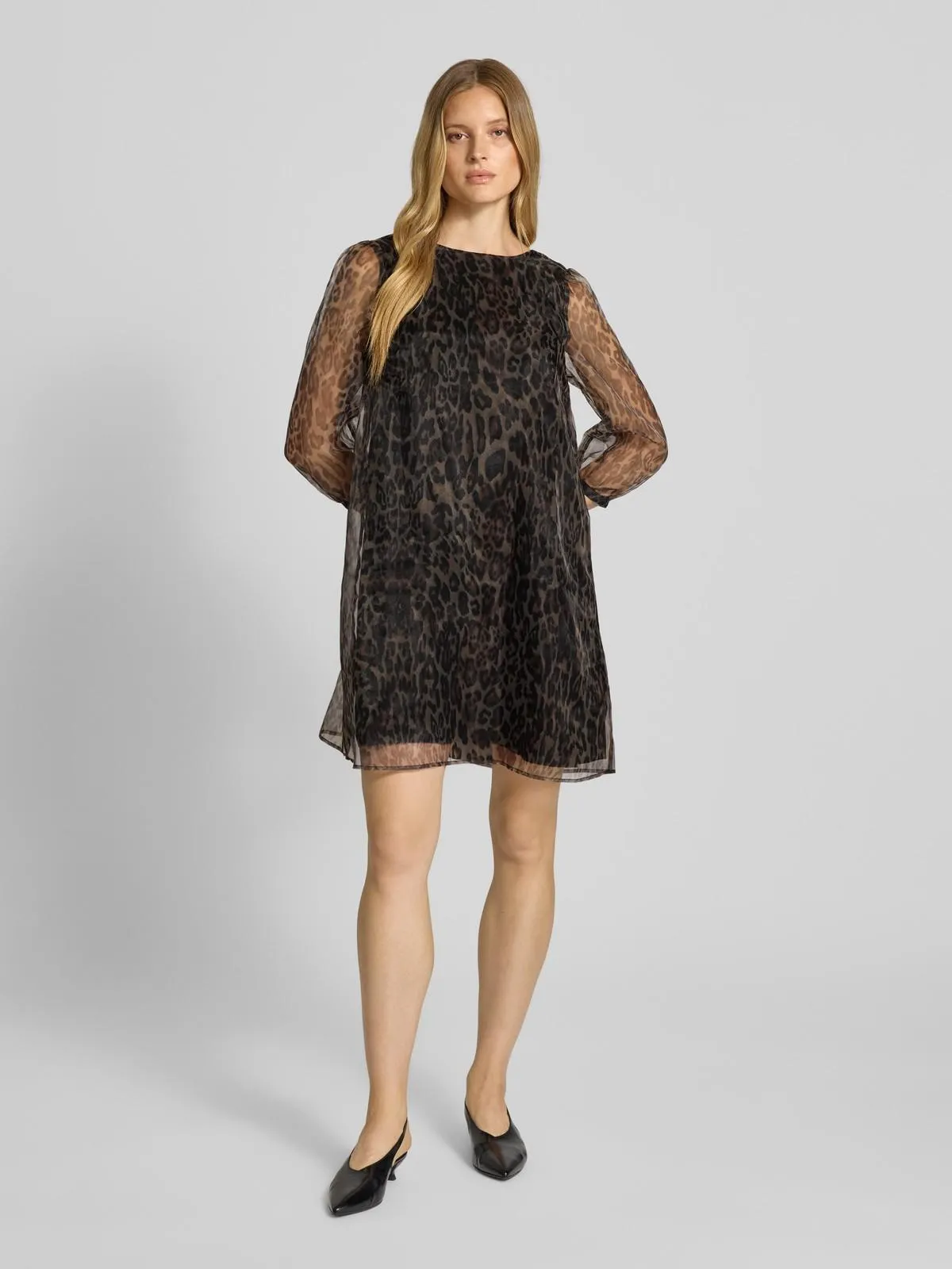 Knielanges Kleid mit 3/4-Arm in beige